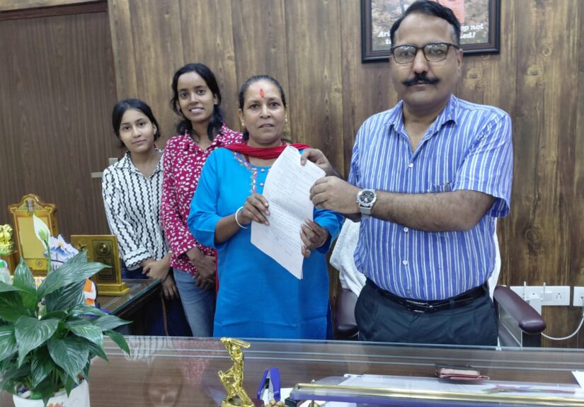 नैनीताल के जिलाधिकारी ललित मोहन रयाल की पहल पर ग्राम कौल में भू-माफियाओं के कब्जे से मुक्त कराई गई 25 नाली भूमि