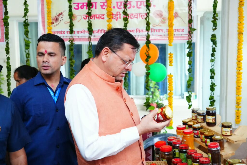 uttarakhand-cm-pushkar-singh-dhami-sashakt-bahana-utsav-local-products-self-help-groups-vocal-for-local-festival-shopping