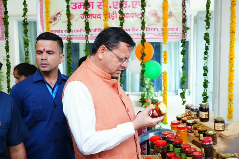 uttarakhand-cm-pushkar-singh-dhami-sashakt-bahana-utsav-local-products-self-help-groups-vocal-for-local-festival-shopping