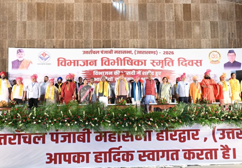 विभाजन विभीषिका स्मृति दिवस कार्यक्रम में हरिद्वार में शहीदों को श्रद्धांजलि देते मुख्यमंत्री पुष्कर सिंह धामी