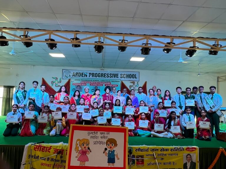 आर्डन प्रोग्रेसिव स्कूल लामाचौड़ में आयोजित कुमाऊँनी भाषण एवं स्वरचित कविता प्रतियोगिता में प्रस्तुति देते विद्यार्थी