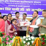 मुख्यमंत्री पुष्कर सिंह धामी ने देहरादून में दृष्टि दिव्यांग बच्चों के साथ मनाया जन्मदिन