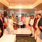 उत्तराखंड के मुख्य सचिव आनंद बर्द्धन गंगोत्री धाम में मां गंगा के दर्शन और चारधाम यात्रा की व्यवस्थाओं की समीक्षा करते हुए।