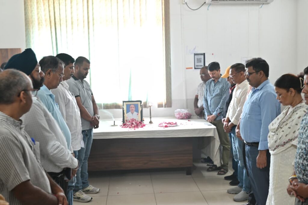 मीडिया सेंटर हल्द्वानी में स्वर्गीय गिरिजा शंकर जोशी की श्रद्धांजलि सभा को दूरभाष से संबोधित करते मुख्यमंत्री पुष्कर सिंह धामी