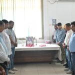मीडिया सेंटर हल्द्वानी में स्वर्गीय गिरिजा शंकर जोशी की श्रद्धांजलि सभा को दूरभाष से संबोधित करते मुख्यमंत्री पुष्कर सिंह धामी