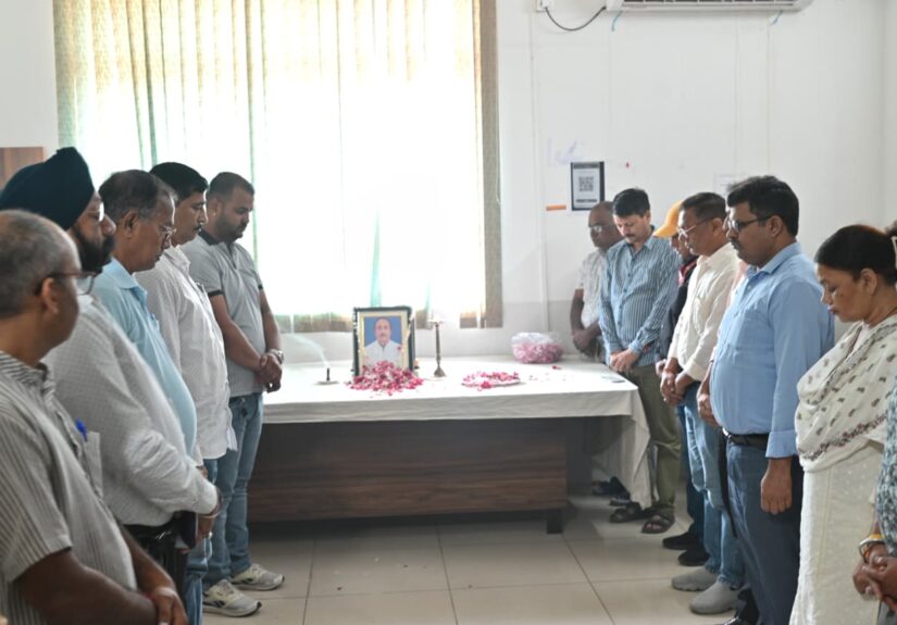 मीडिया सेंटर हल्द्वानी में स्वर्गीय गिरिजा शंकर जोशी की श्रद्धांजलि सभा को दूरभाष से संबोधित करते मुख्यमंत्री पुष्कर सिंह धामी