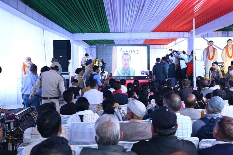 मसूरी शहीद स्थल झूलाघर में राज्य आंदोलन के शहीदों को श्रद्धांजलि देते मुख्यमंत्री पुष्कर सिंह धामी