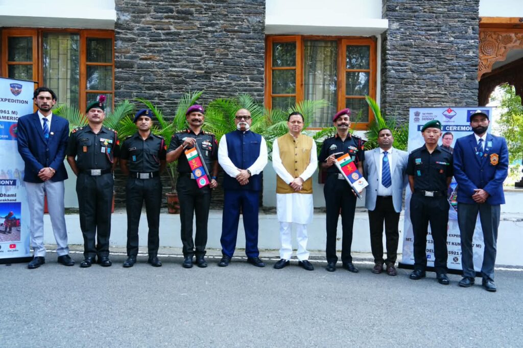 मुख्यमंत्री पुष्कर सिंह धामी ने NIM उत्तरकाशी के सफल पर्वतारोहण अभियानों का फ्लैग-इन किया