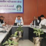 मुख्यमंत्री पुष्कर सिंह धामी आईटी पार्क स्थित राज्य आपातकालीन परिचालन केंद्र में उत्तराखंड के उच्च हिमालयी क्षेत्रों में फंसे 179 ट्रेकर्स के रेस्क्यू अभियान की समीक्षा करते हुए।