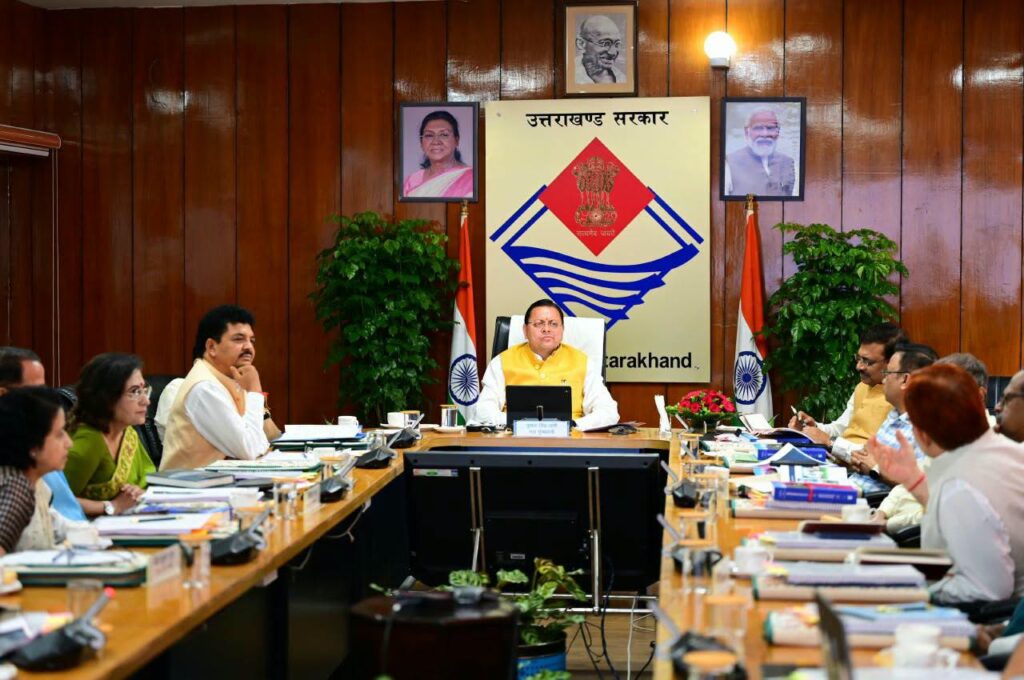 मुख्यमंत्री पुष्कर सिंह धामी USCPPGG की शासी निकाय बैठक की अध्यक्षता करते हुए