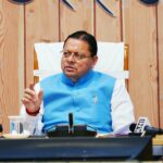 मुख्यमंत्री पुष्कर सिंह धामी निर्माण श्रमिकों को 18.49 करोड़ रुपये की DBT सहायता हस्तांतरित करते हुए