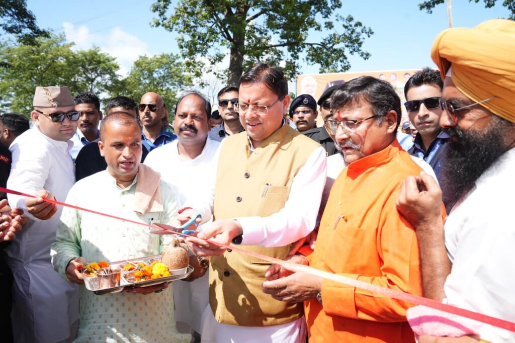 मुख्यमंत्री पुष्कर सिंह धामी ने खटीमा के हल्दीघेरा में 7.23 करोड़ की लागत से बनी गौशाला का लोकार्पण किया