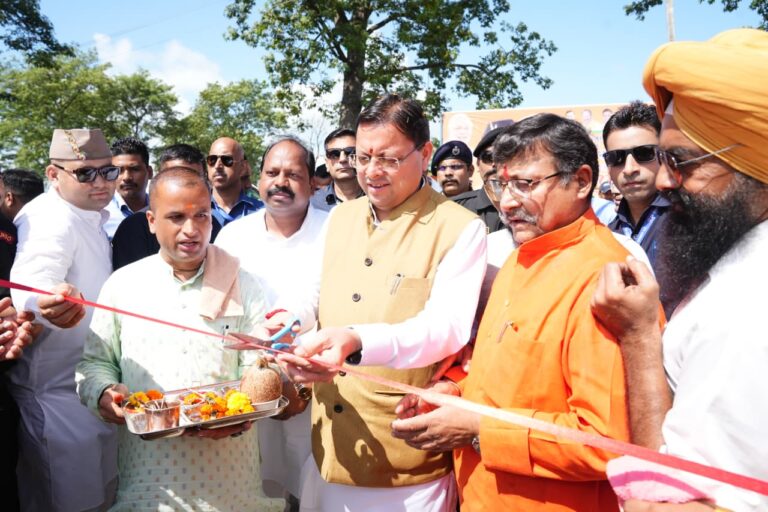 मुख्यमंत्री पुष्कर सिंह धामी ने खटीमा के हल्दीघेरा में 7.23 करोड़ की लागत से बनी गौशाला का लोकार्पण किया