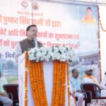 मुख्यमंत्री पुष्कर सिंह धामी बनबसा मिनी स्टेडियम में खिलाड़ियों को सम्मानित करते हुए और विकास कार्यों से जुड़े कार्यक्रम में प्रतिभाग करते हुए।