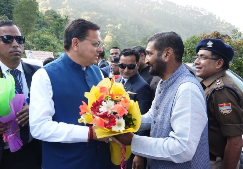 मुख्यमंत्री पुष्कर सिंह धामी का भराड़ीसैंण विधानसभा सत्र के लिए जाते समय रुद्रप्रयाग और चमोली में स्वागत।