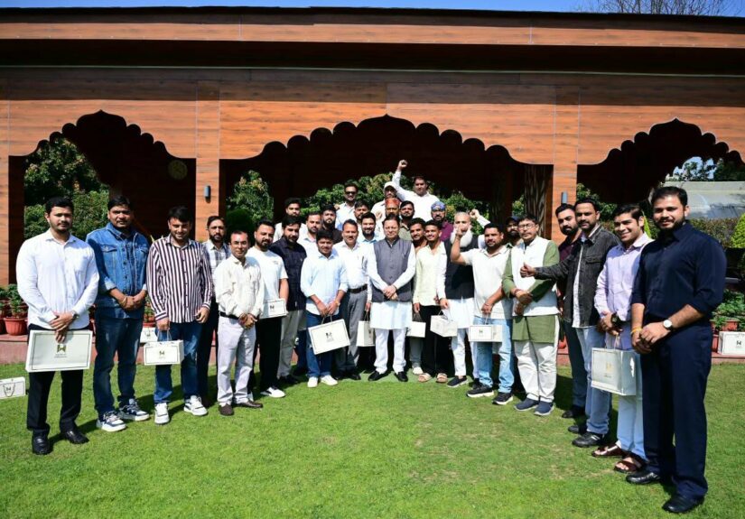 मुख्यमंत्री पुष्कर सिंह धामी से मुख्यमंत्री आवास में मिले हरियाणा के युवा