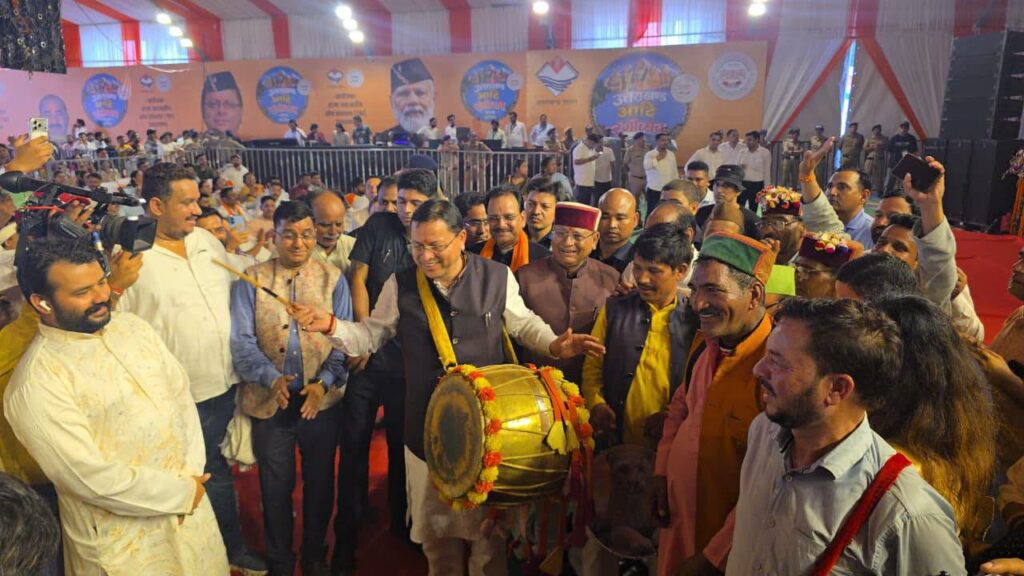खटीमा आदि रंगोत्सव में जनसभा को संबोधित करते केंद्रीय जनजातीय कार्य मंत्री जुएल ओराम