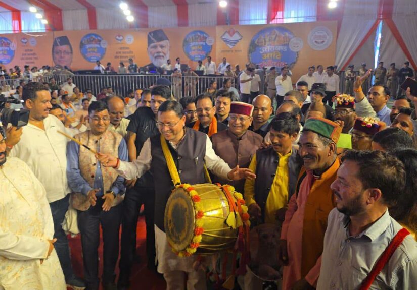 खटीमा आदि रंगोत्सव में जनसभा को संबोधित करते केंद्रीय जनजातीय कार्य मंत्री जुएल ओराम
