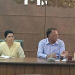 नैनीताल में विकास भवन सभागार में 20 सूत्री और 25 सूत्री कार्यक्रम की समीक्षा बैठक की अध्यक्षता करते मुख्य विकास अधिकारी अरविंद कुमार पाण्डेय।