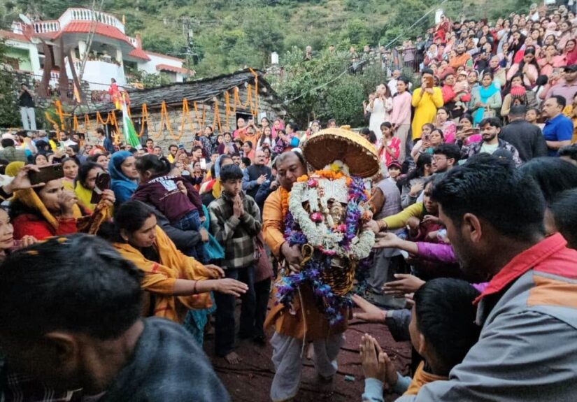 भगवान रुद्रनाथ जी की उत्सव डोली गोपेश्वर स्थित गोपीनाथ मंदिर में शीतकालीन प्रवास के लिए पहुंची